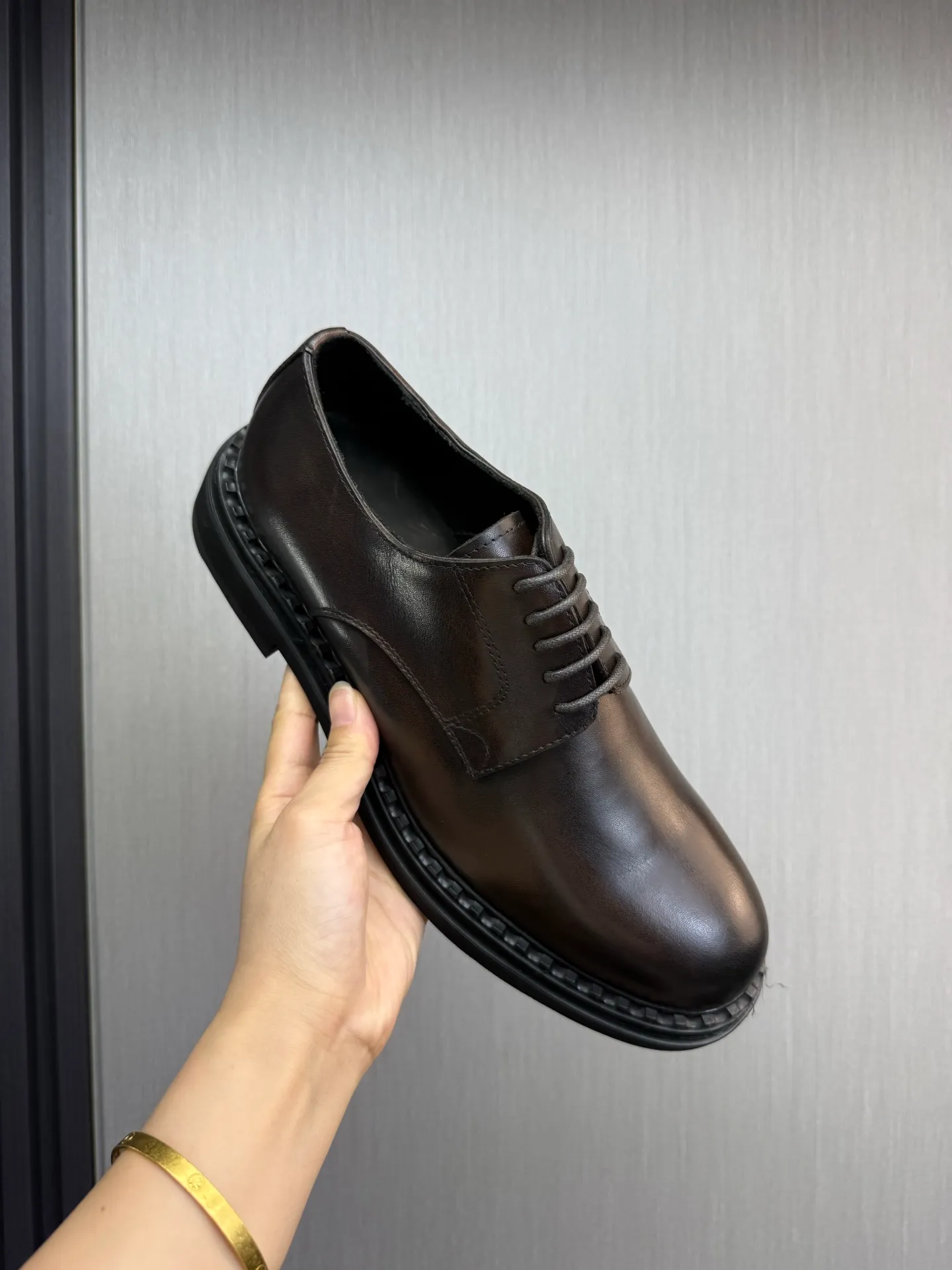 Men's shoes 💰900💰 DG. Men's casual lace-up leather shoes, the latest hot style 🔥 1:1 original purchase quality, top quality goods ⬆️The upper is imported open-edge beaded cowhide, cowhide, and cow suede. The hand-made three-dimensional stitching highlights the round toe design. The inner foot pads are all imported cowhide, with the original wear-resistant foam outsole, matching code 39-44, (38, 45 custom-made, non-returnable)